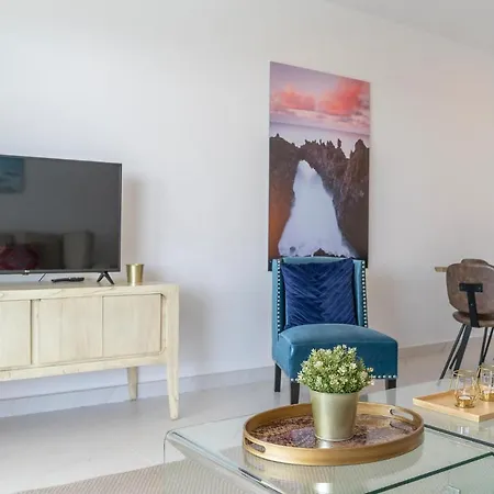 Awesome In With 2 Bedrooms, Wifi And Outdoor Swimming Pool